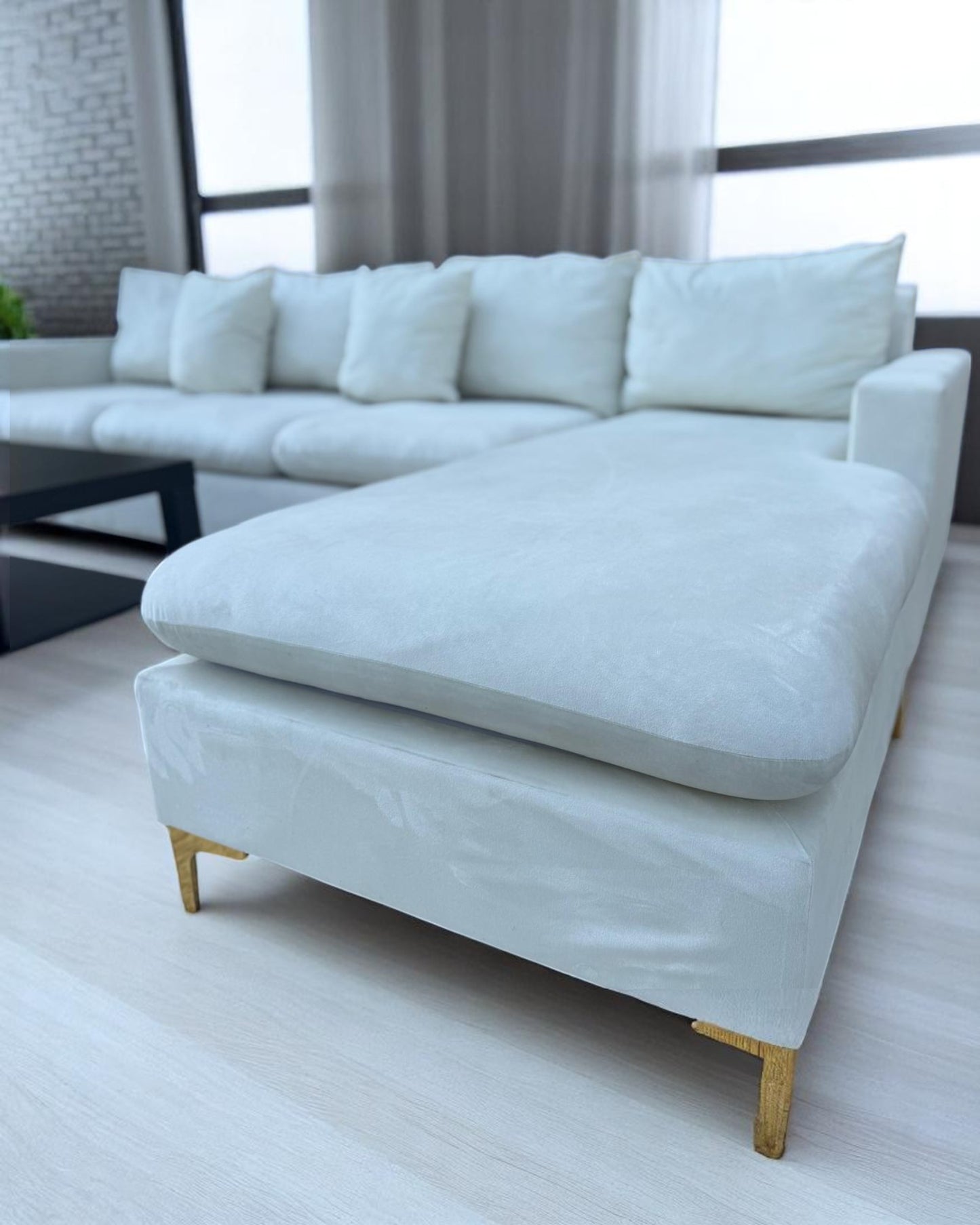 White Sectional Couch – Elegant &amp; Minimalist