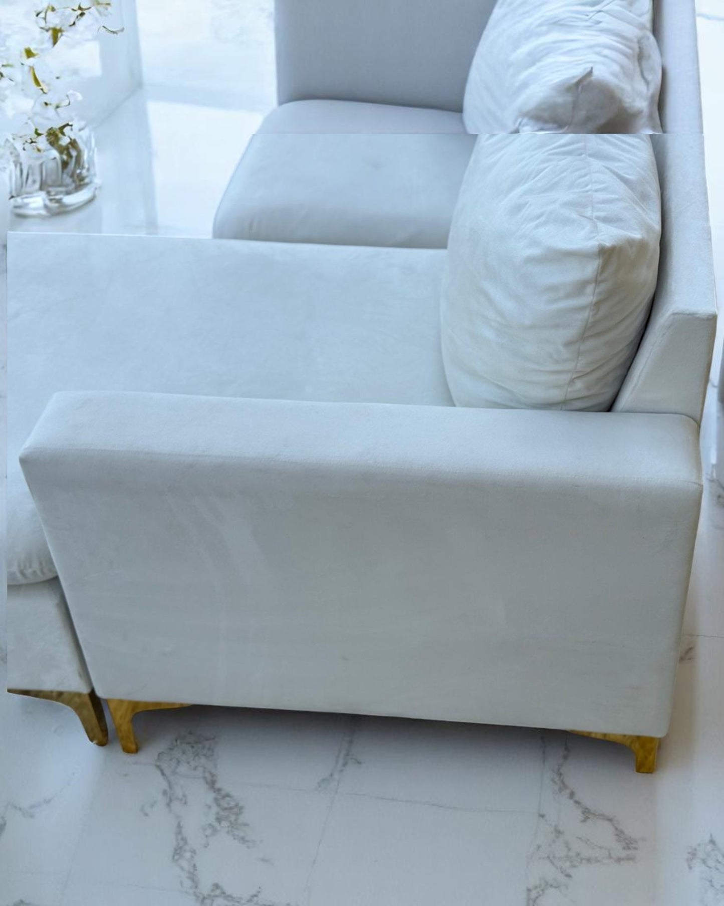 White Sectional Couch – Elegant &amp; Minimalist